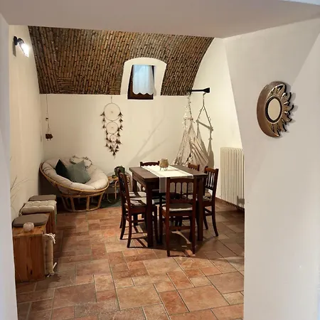 Апартаменты Cozy Near Como, Sleeps For 2 Масльянико