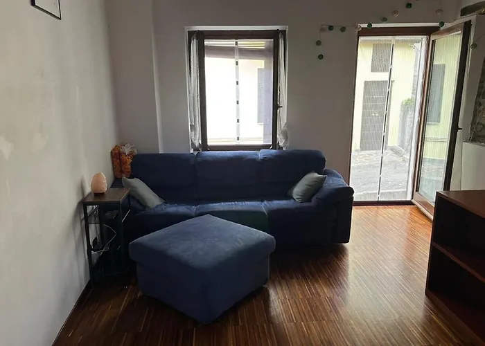 Daire Cozy Near Como, Sleeps For 2 *
