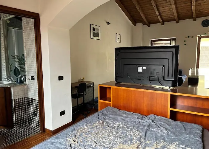 Cozy Near Como, Sleeps For 2 Apartamento