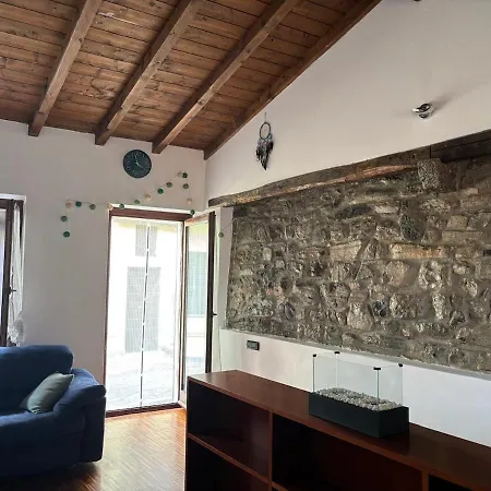 Cozy Near Como, Sleeps For 2 דירה